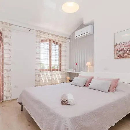 Pietra House Situated Gali Ana Villa Pula