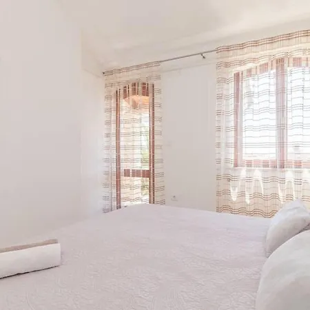 Pietra House Situated Gali Ana * Pula